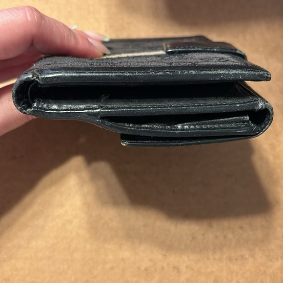 AUTHENTIC GUCCI MEN’S BI-FOLD WALLET - Picture 2 of 9